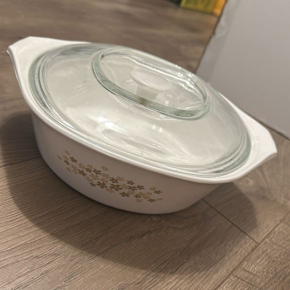 Libby’s 2 quart casserole dish with lid - Picture 3 of 7